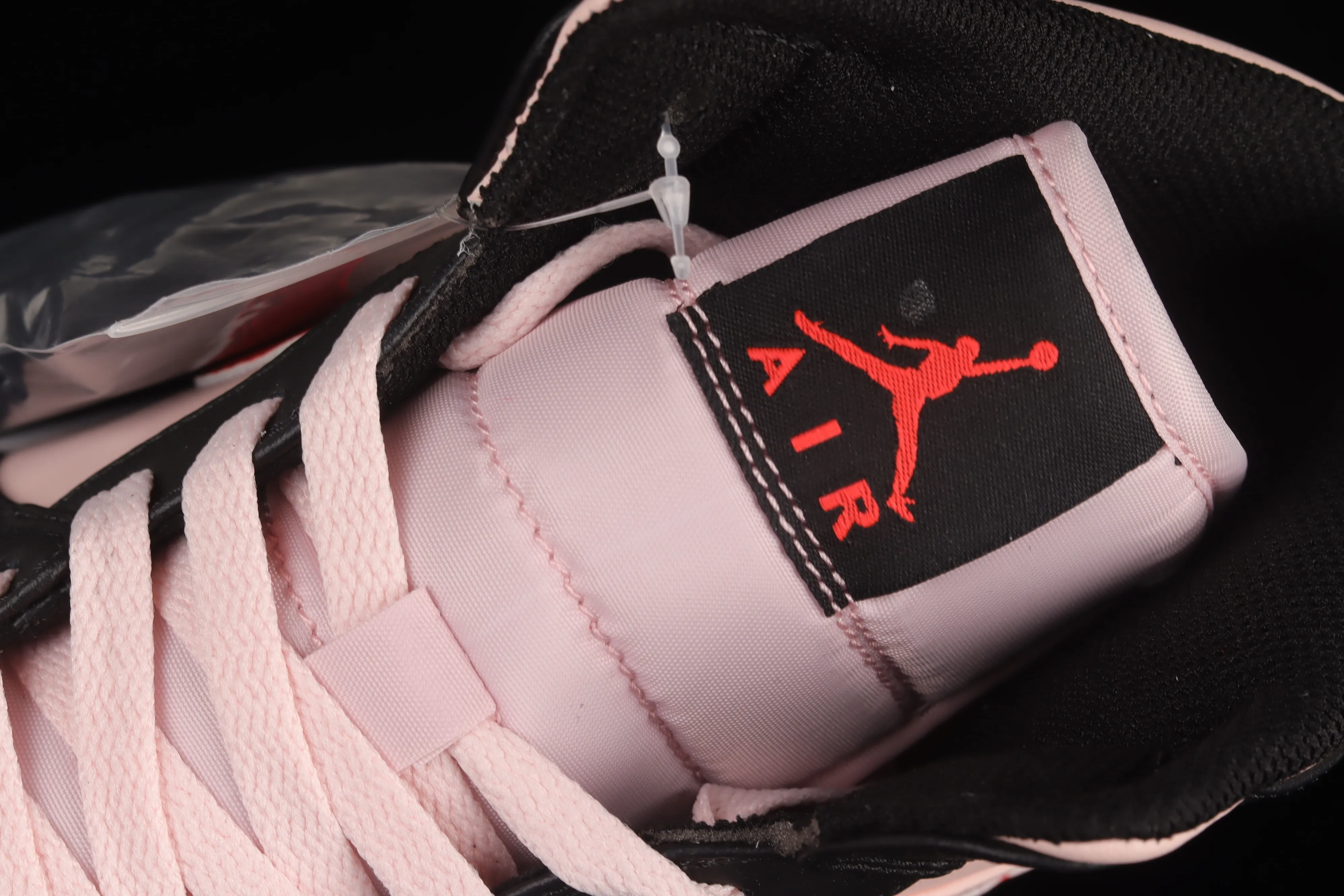 All categories Air Jordan Jordan series basketball shoes Air Jordan 1 Mid Air Jordan 1 Mid AJ1 Joe 1 black powder mid-top retro basketball shoes 554725-604